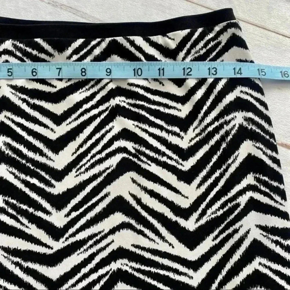 WHITE HOUSE BLACK MARKET ZEBRA Print Skirt - Picture 6 of 14
